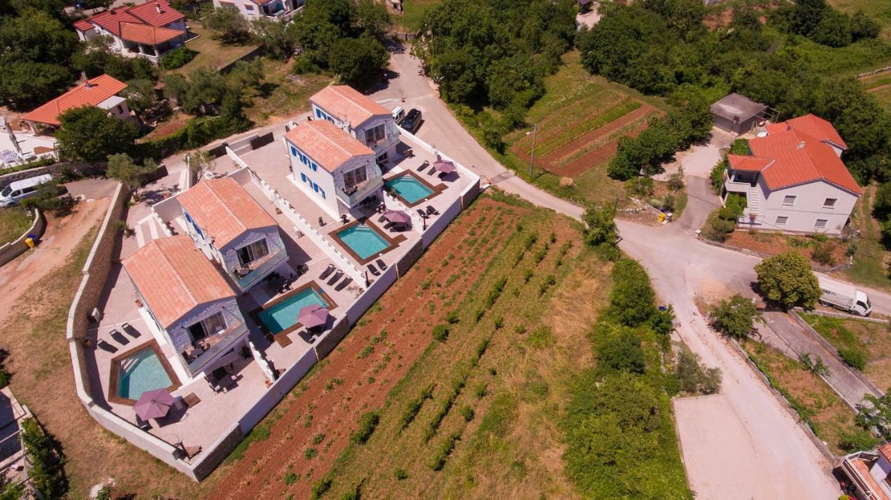 Pax Houses Vrh  Buitenkant foto